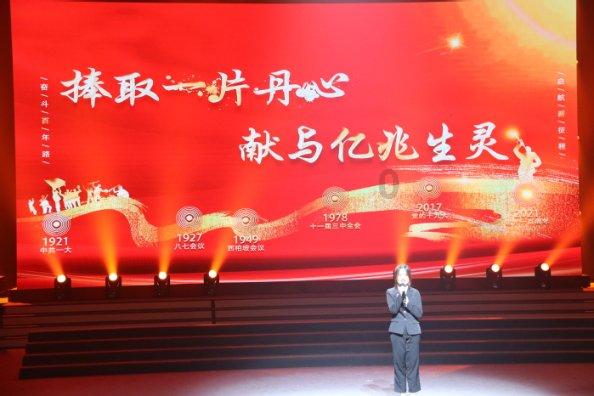 夏季的时尚女孩
